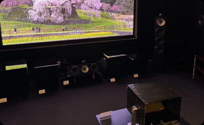 VisionMaster Max | 没入型シアターの真の4Kプロジェクター | AWOL