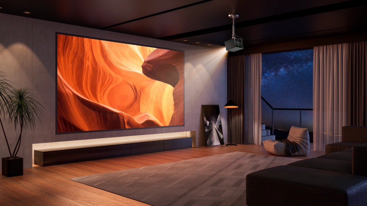 Ein elegant an der Decke montierter Valerion Beamer in einem modernen Schlafzimmer für das ultimative Heimkino.